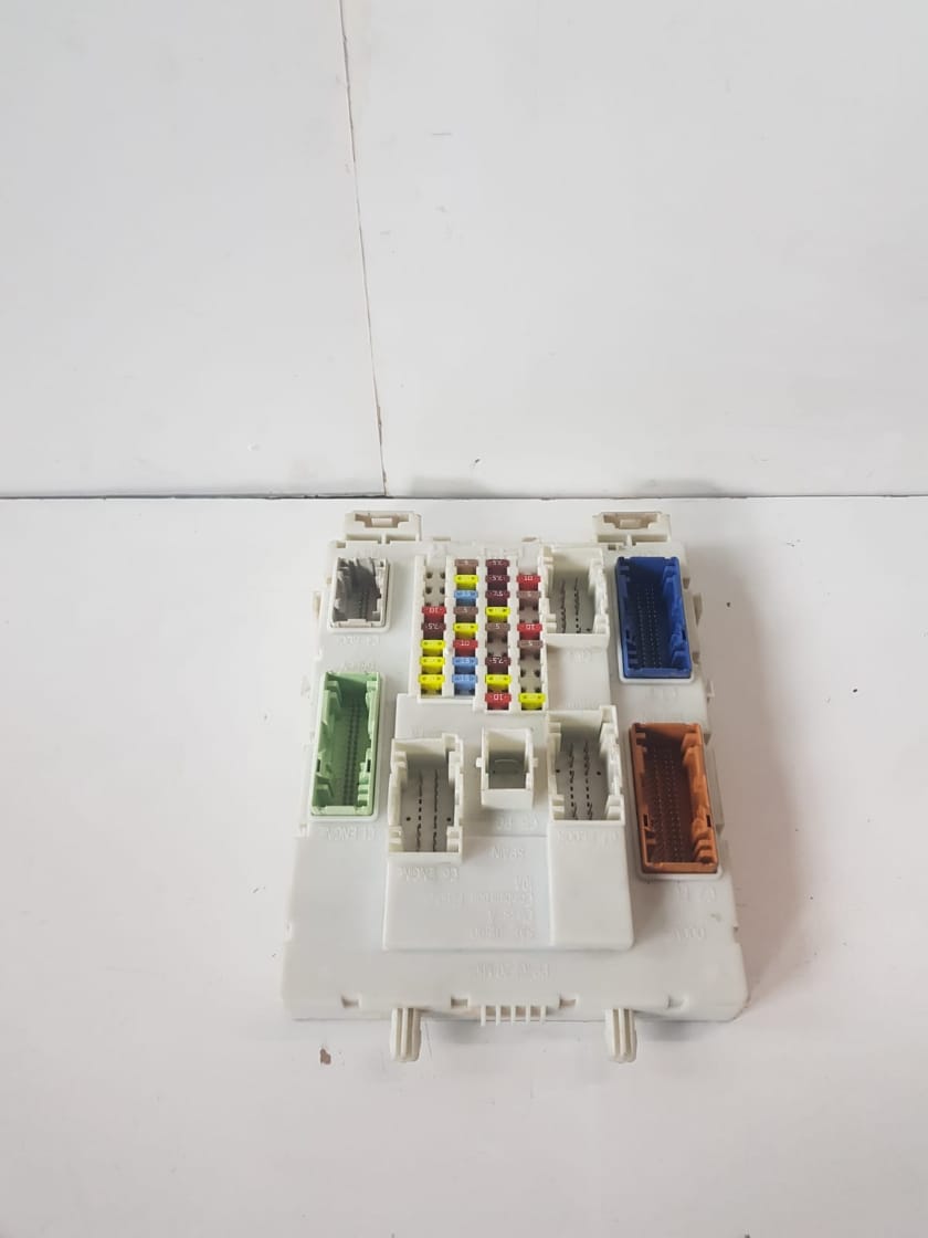 FUSE BOX 1.6L